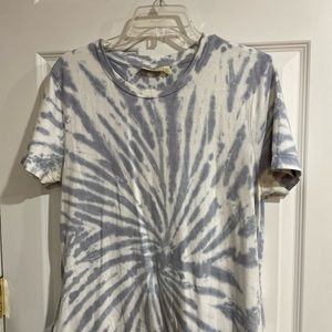 Women’s maxi t-shirt dress. 2 slit side pockets and each side of dress has slit